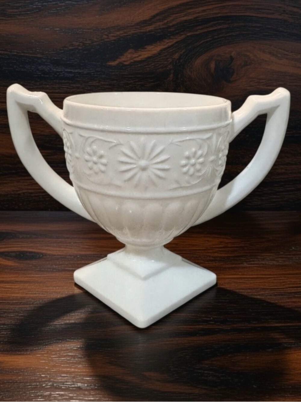 VINTAGE INDIANA GLASS WHITE MILK GLASS SUGAR BOWL